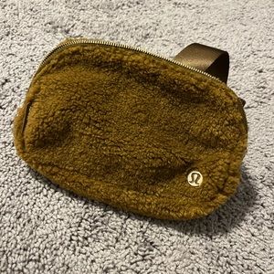 Lululemon Everywhere Belt Bag 1L *Fleece Burnt Caramel